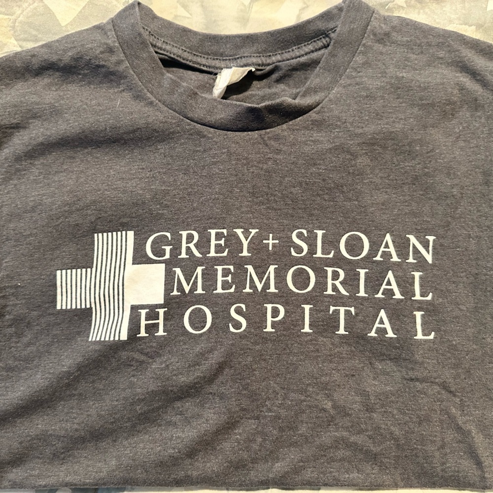 -grey sloan memorial hospital shirt size small